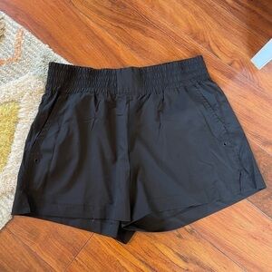 *NWOT* Women's Old Navy Active Wear Shorts Sz. L